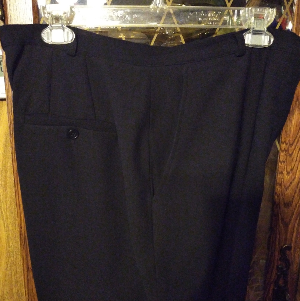 Larry Levine Pants Suit - Picture 4 of 12